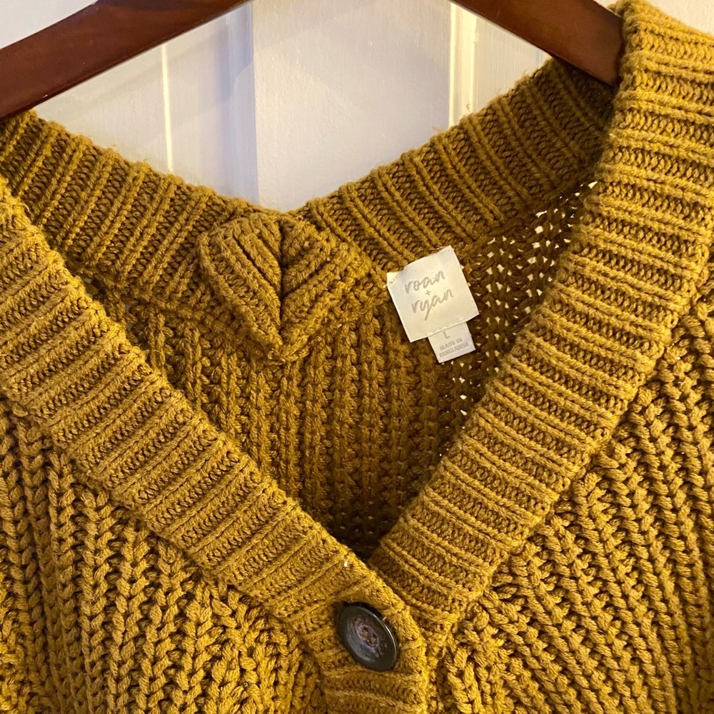 Roan & Ryan Chestnut Cable Knit Cardigan Sweater - Picture 4 of 5